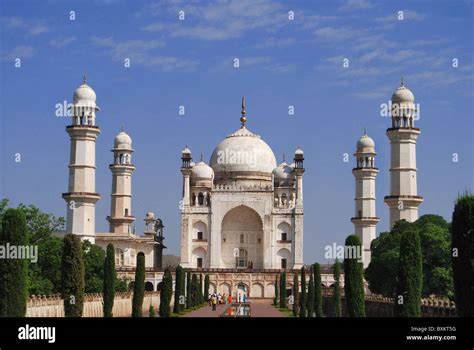   “Bibi Ka Maqbara” Một Kiệt Tác Kiến Trúc Khảm Ngọc và Hoài Niệm Về Quá Khứ!